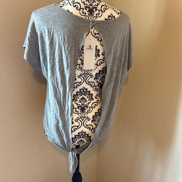 NWT Icyzone Open Back Workout Tops for Women in Gray. Size Medium - Picture 6 of 7